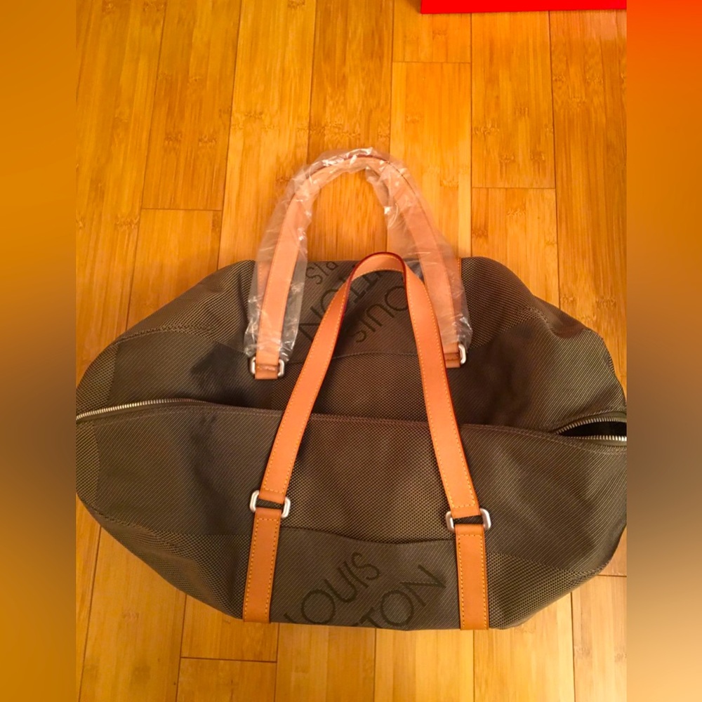 Mens Louis Vuitton Damier Geants Terre Gym bag